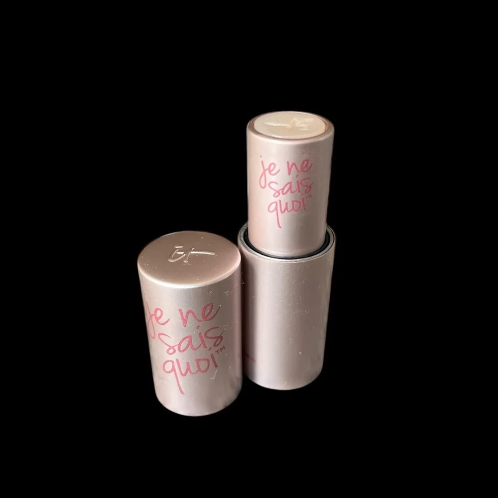 IT Cosmetics Je Ne Sais Quoi Hydrating Lip Balm Treatment, NWOT - Picture 7 of 10